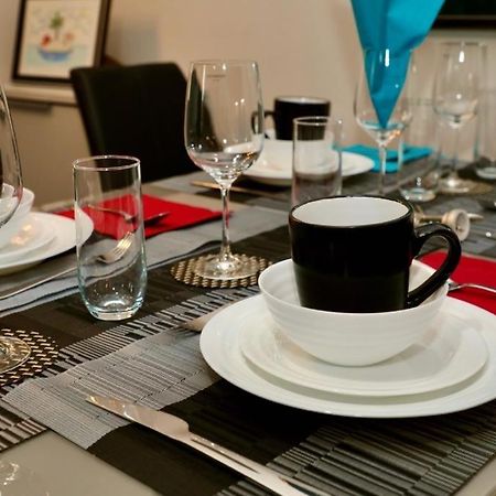 Aqua Dreams - Serviced Luxury Modern Belfast City Centre 2 Bed Apartment Exteriör bild