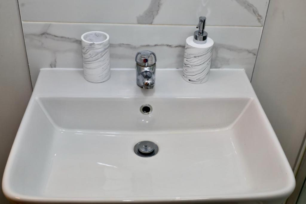 Aqua Dreams - Serviced Luxury Modern Belfast City Centre 2 Bed Apartment Exteriör bild